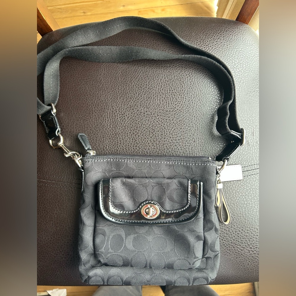 Coach Signature C Poppy Black shoulder bag.